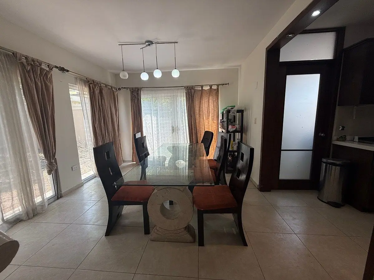 Casa en Renta con terreno excedente Priv puerta Anáhuac Escobedo — foto 5