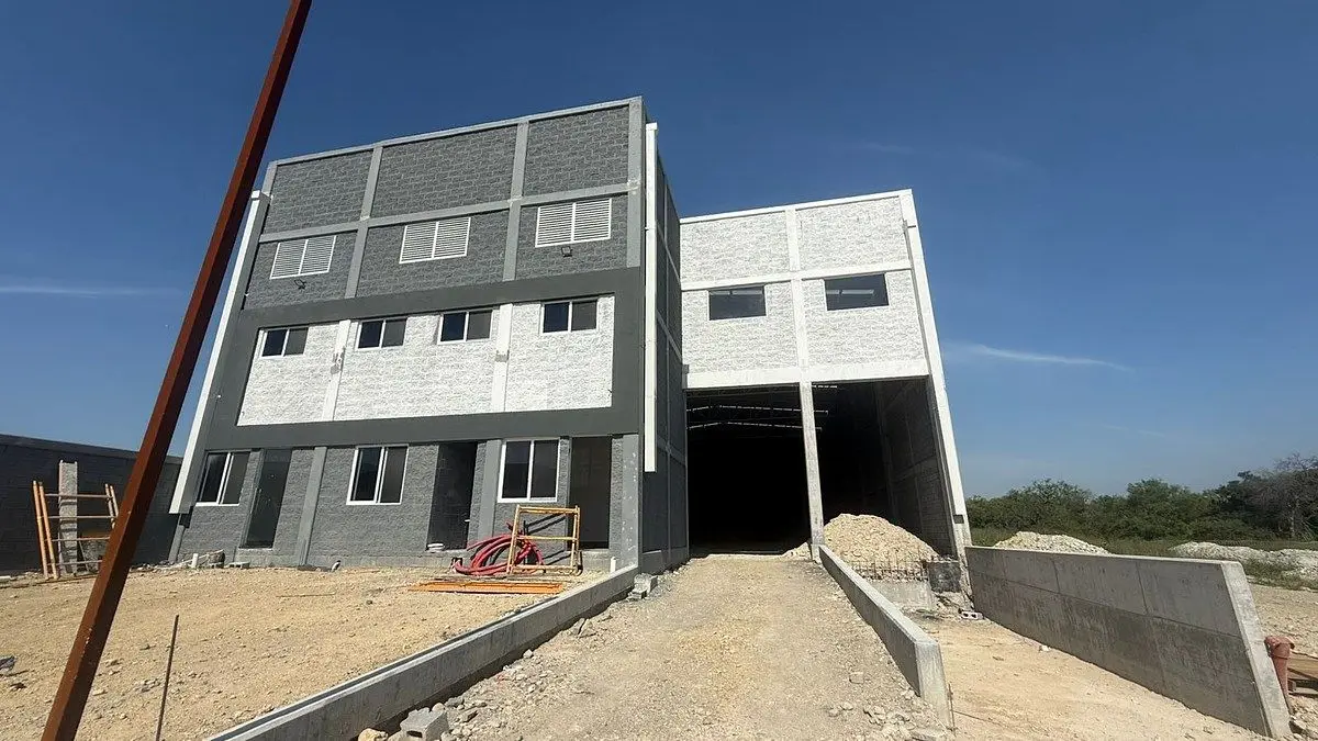 Bodega nave industrial en RENTA con oficinas EKKOS Park Apodaca — foto 2