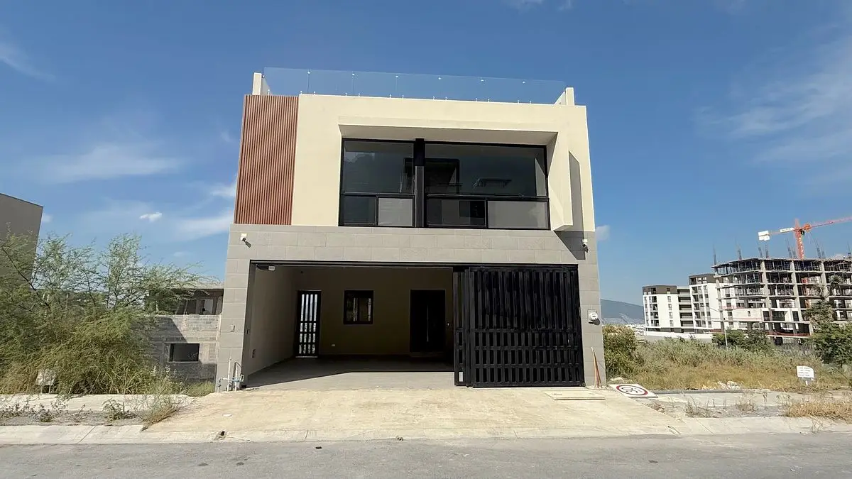 Casa en VENTA o RENTA a estrenar zona Cumbres arriba de Av Leonoes Monterrey