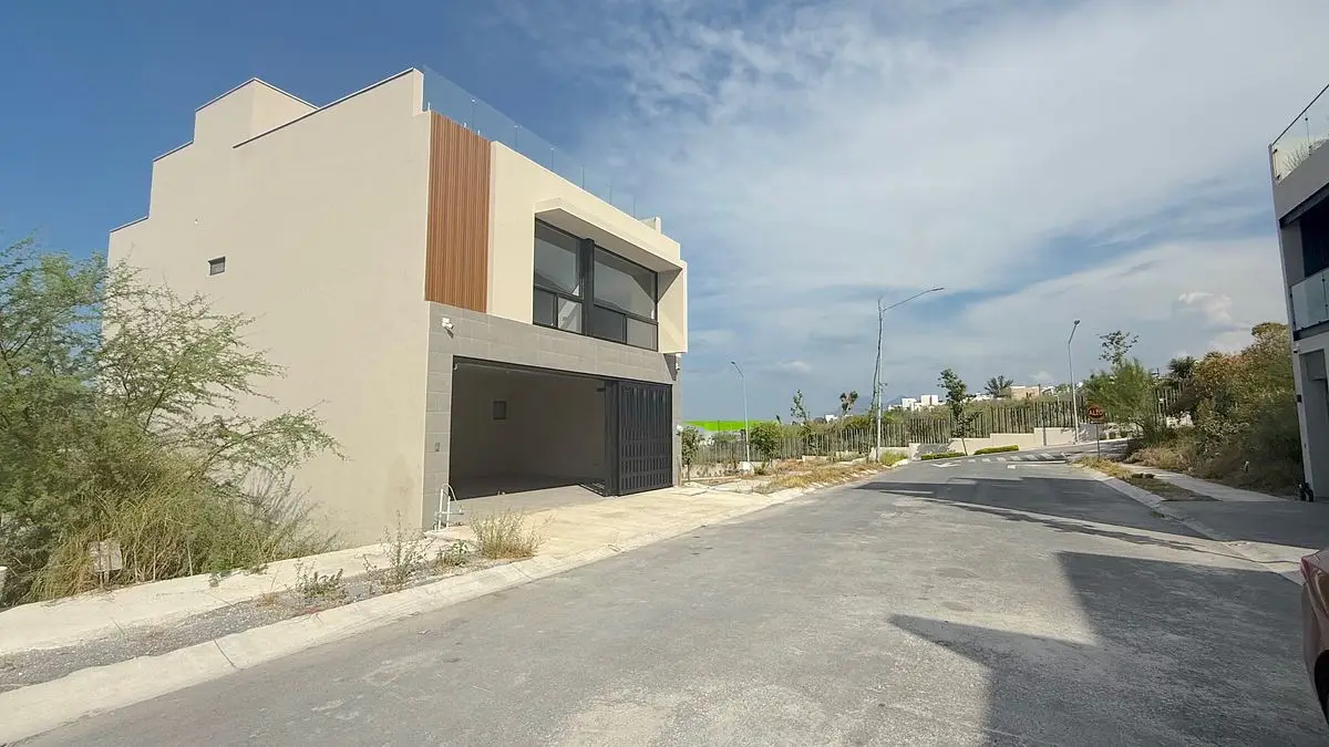 Casa en VENTA o RENTA a estrenar zona Cumbres arriba de Av Leonoes Monterrey — foto 3