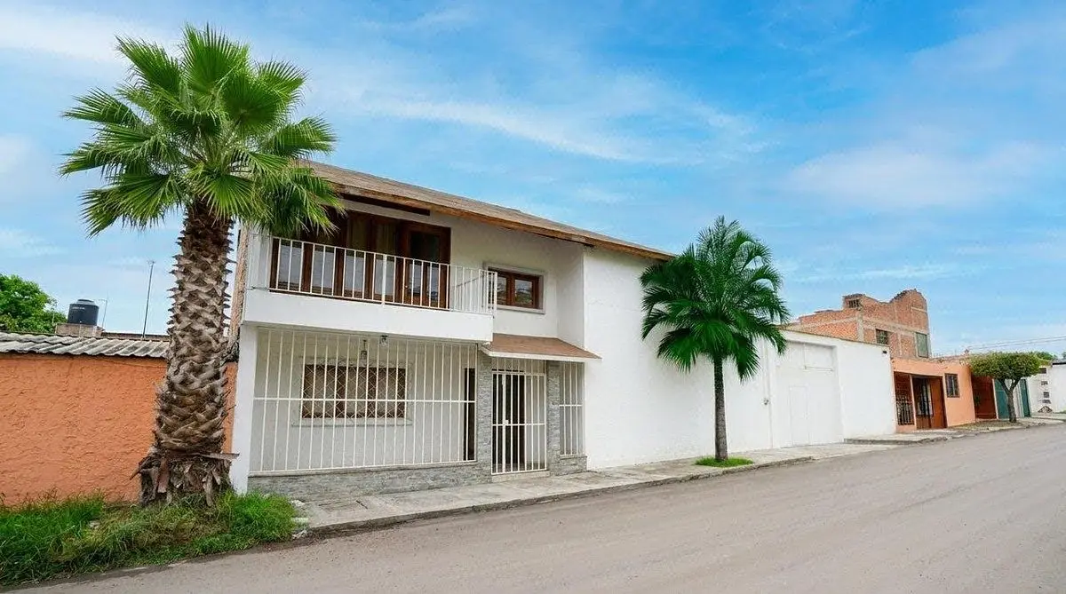 Casa en Venta en El Salto, Jalisco | 4 Recámaras, Jardín de 120 m²