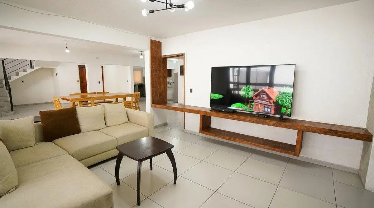 Casa en Venta en El Salto, Jalisco | 4 Recámaras, Jardín de 120 m² — foto 2