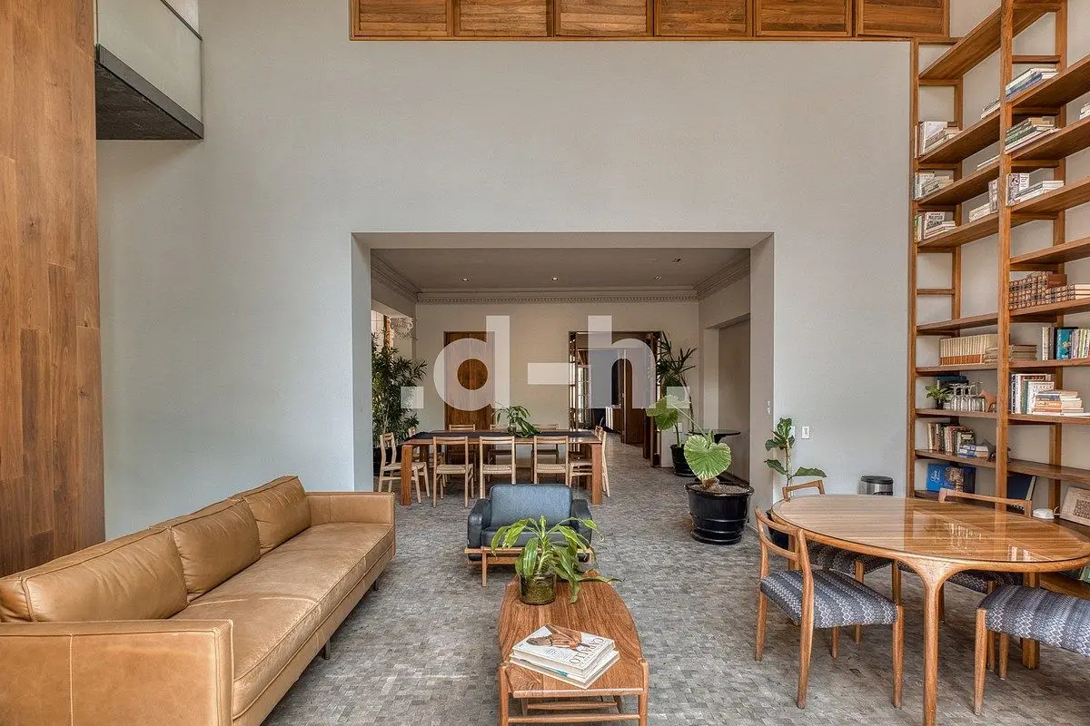 Venta Casa Histórica Remodelada con Jardín, Terrazas y Permiso de Hotel — foto 3