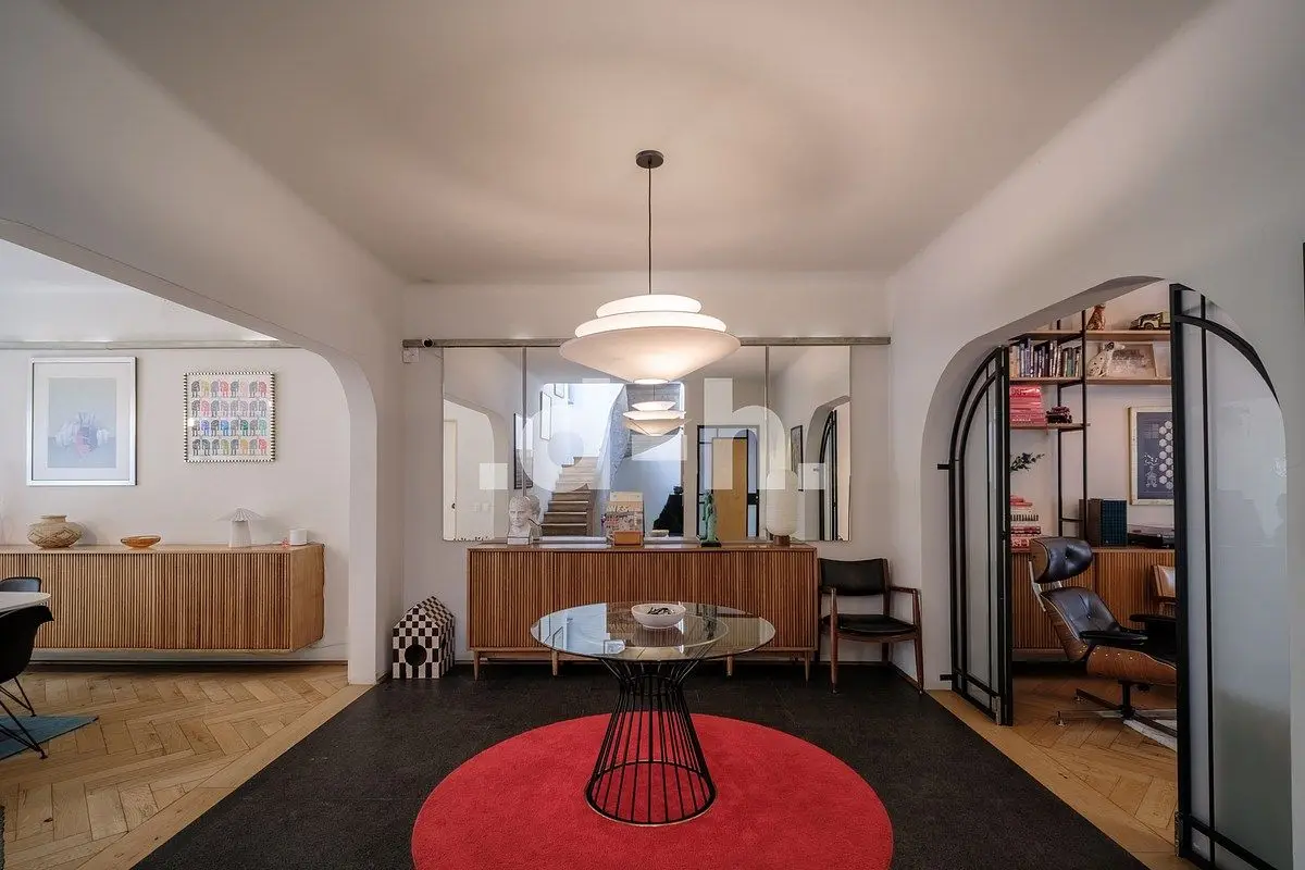 Casa remodelada de autor con diseño atemporal y esencia mid-century — foto 11