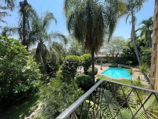 Venta de Casa con uso de suelo comercial y alberca — foto 2