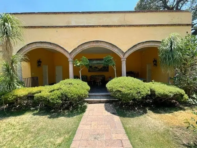 Venta de Casa con uso de suelo comercial y alberca — foto 3