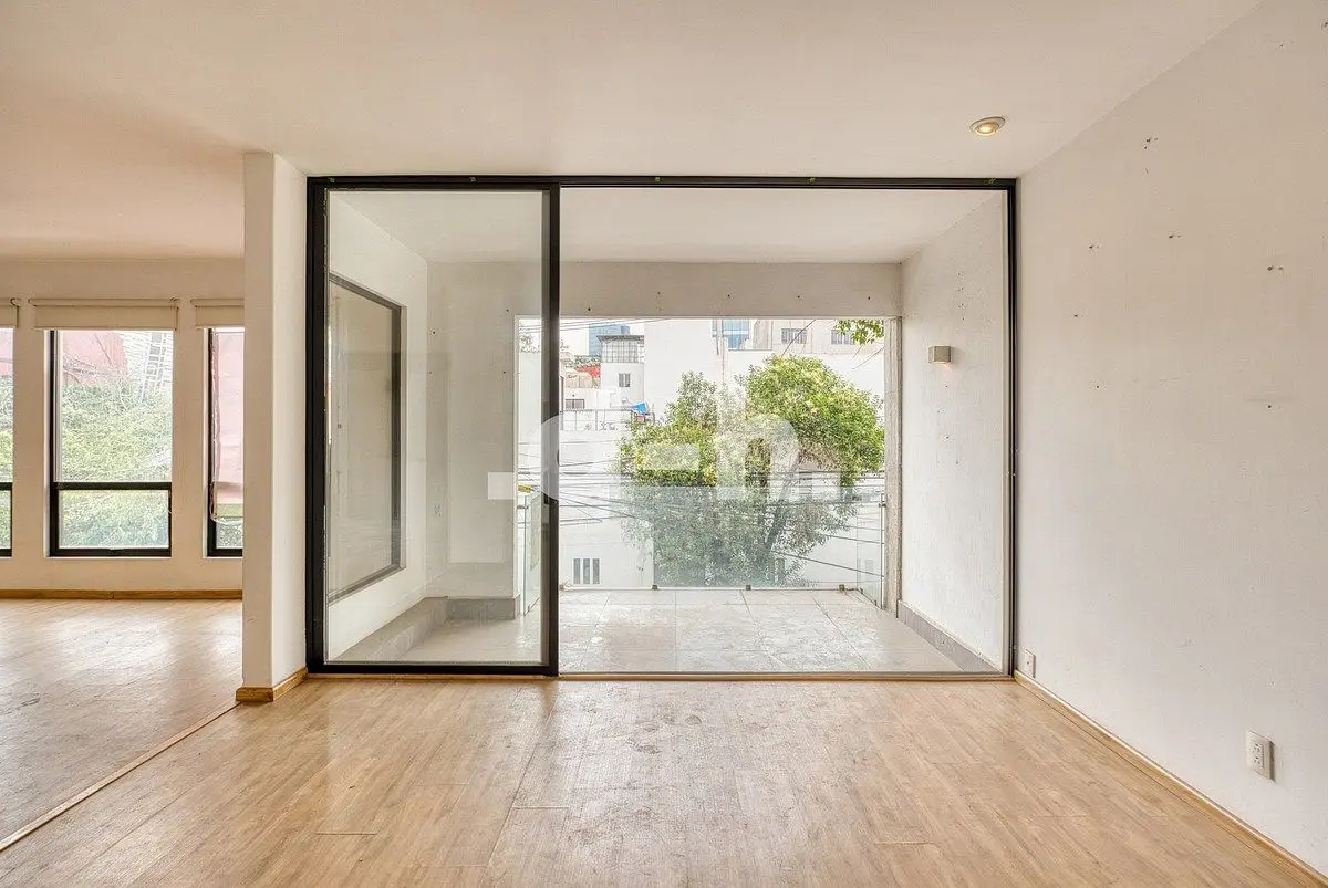 Venta Departamento exterior con balcón y grandes ventanales Roma Norte — foto 3