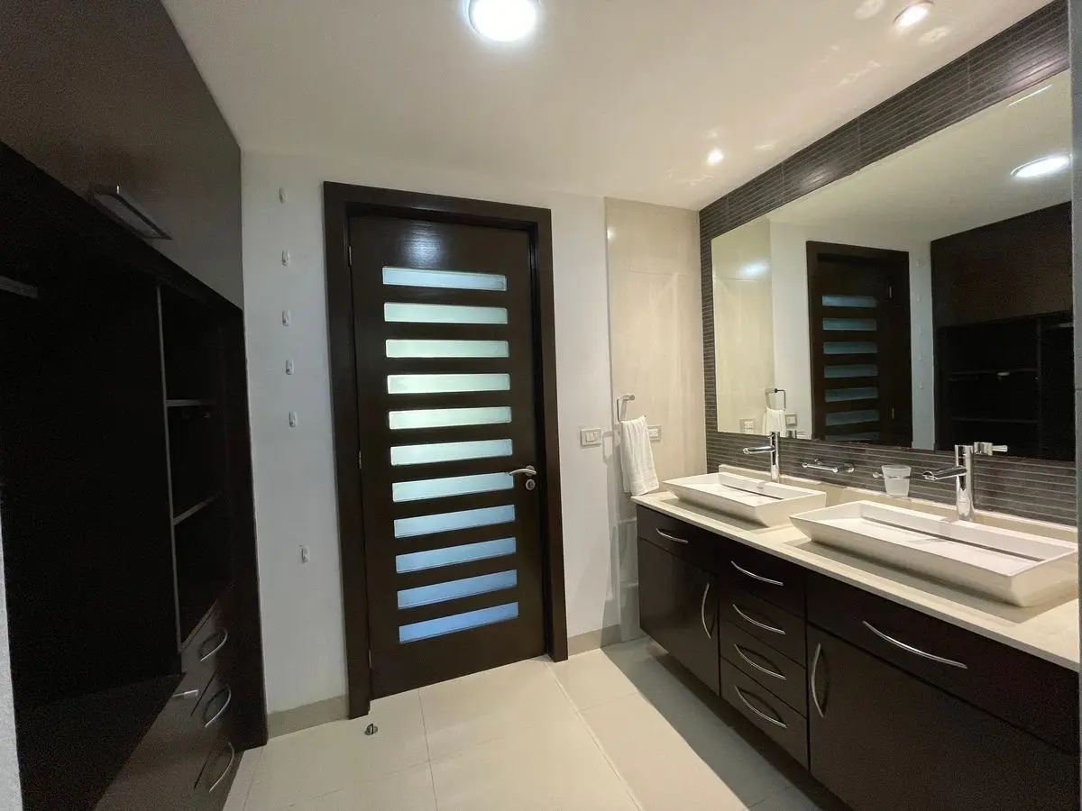 Amplio departamento con acceso a una gran variedad de áreas y amenidades. — foto 6