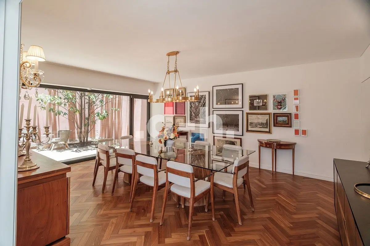 Venta Residencia Recién Remodelada con Amplio Jardín, Lomas de Chapultepec — foto 2