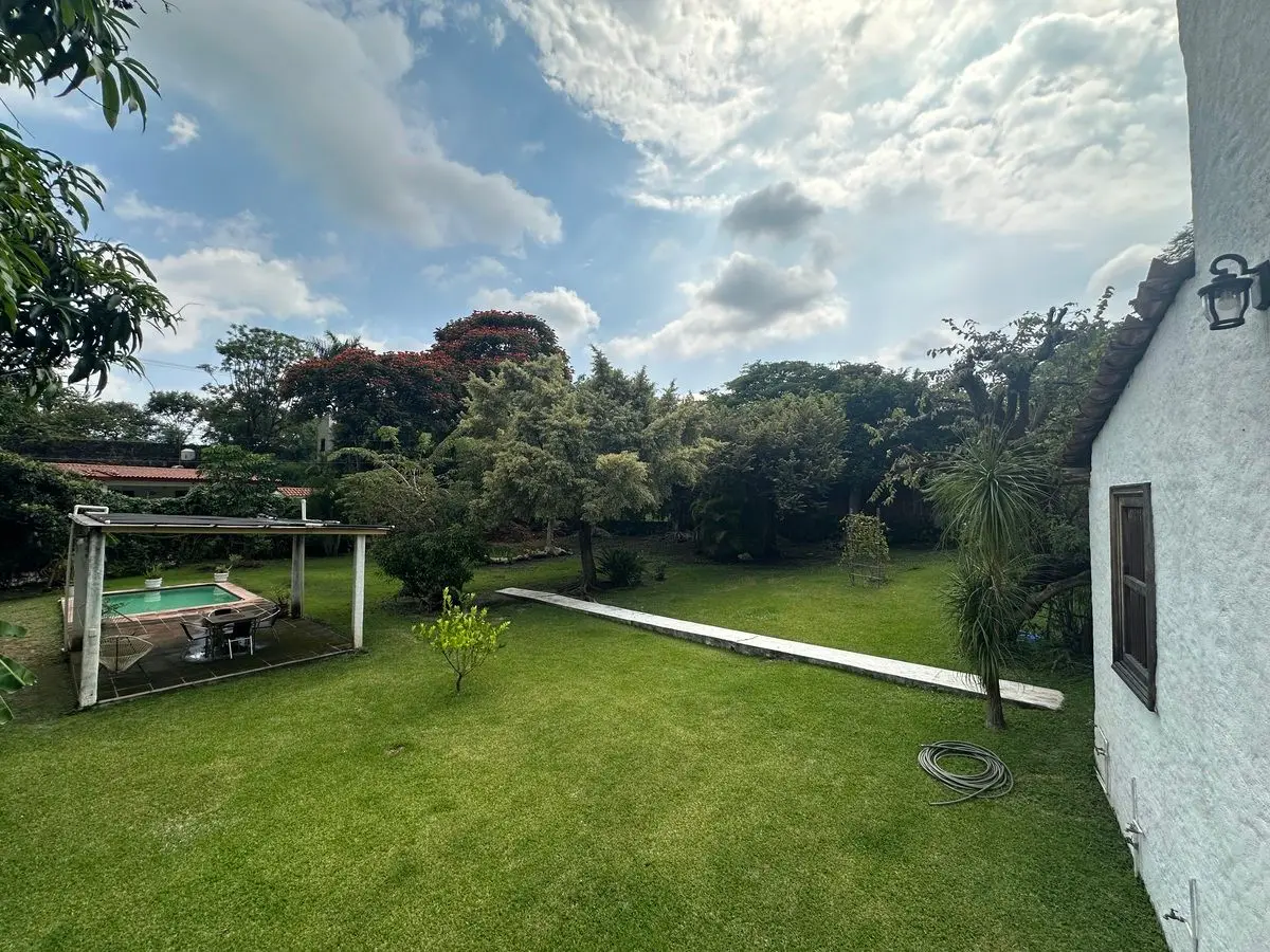 Casa con Amplio Jardín, Fracc. IMURI, Col. Lomas de Jiutepec, Morelos — foto 5