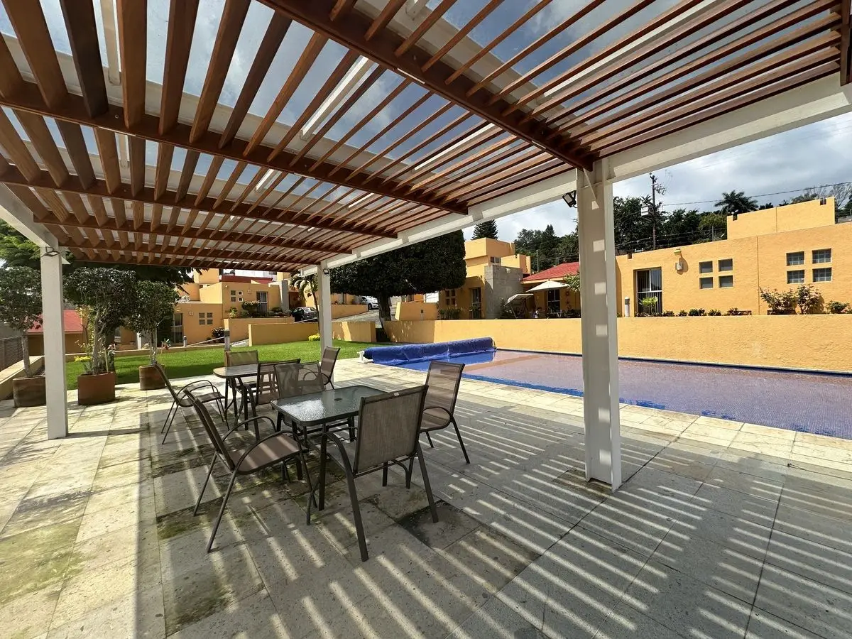 Casa en Renta Condominio Univel, Col. Lomas de Cortes, Portón Eléctrico