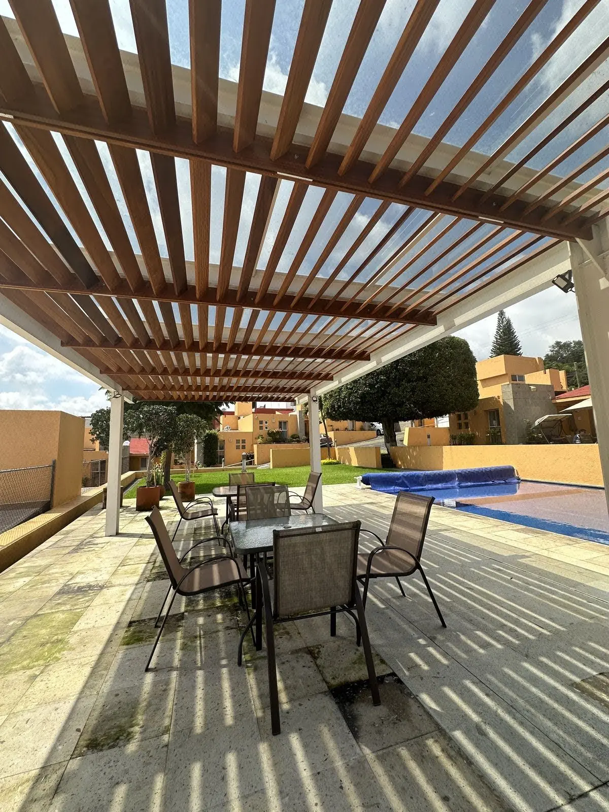 Casa en Renta Condominio Univel, Col. Lomas de Cortes, Portón Eléctrico — foto 2