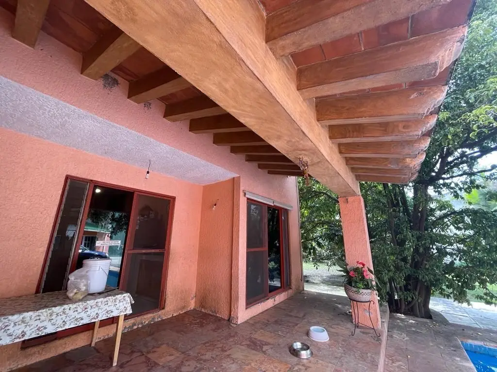 Casa en Venta con alberca, jardín y locales, Col. Carolina — foto 4
