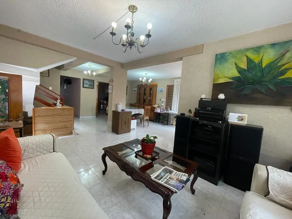 Casa en Venta con alberca, jardín y locales, Col. Carolina — foto 5
