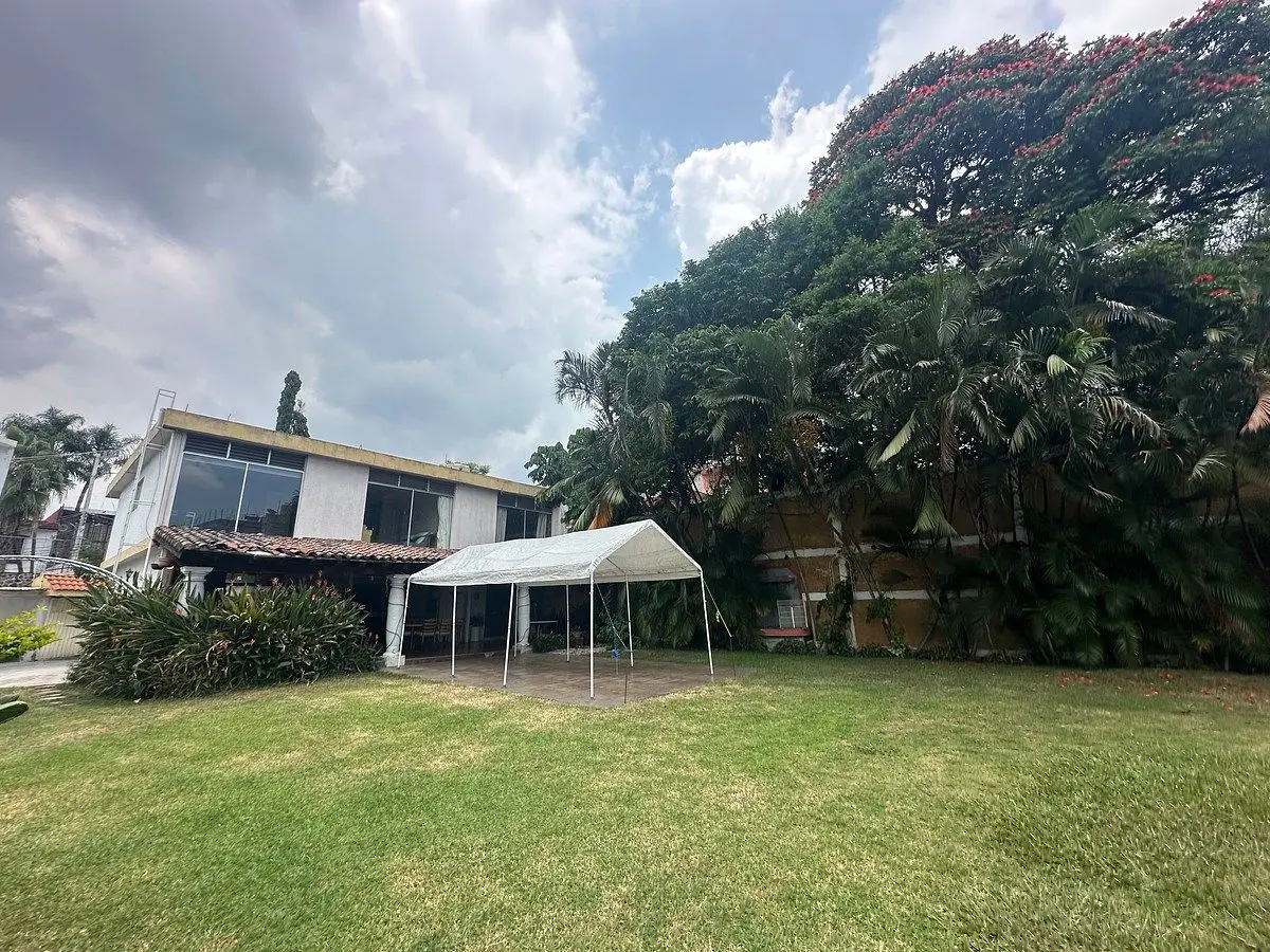 Casa Sola en Venta, Corredor Comercial en Col. Carolina