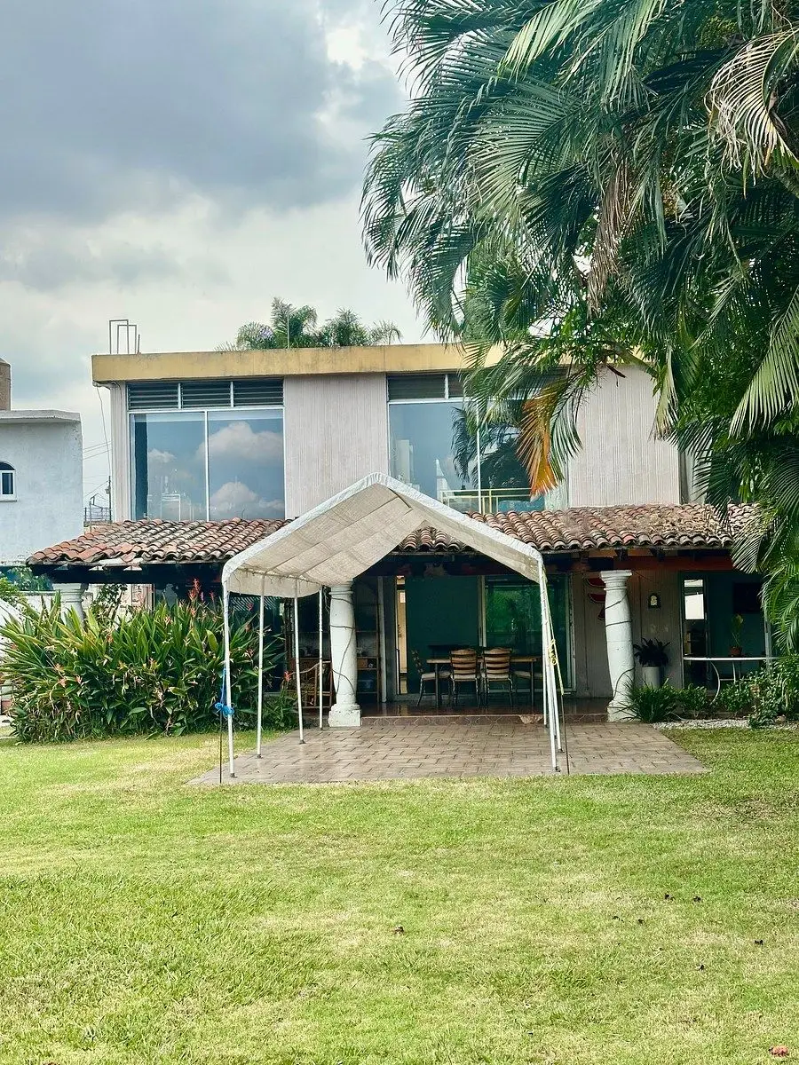 Casa Sola en Venta, Corredor Comercial en Col. Carolina — foto 2