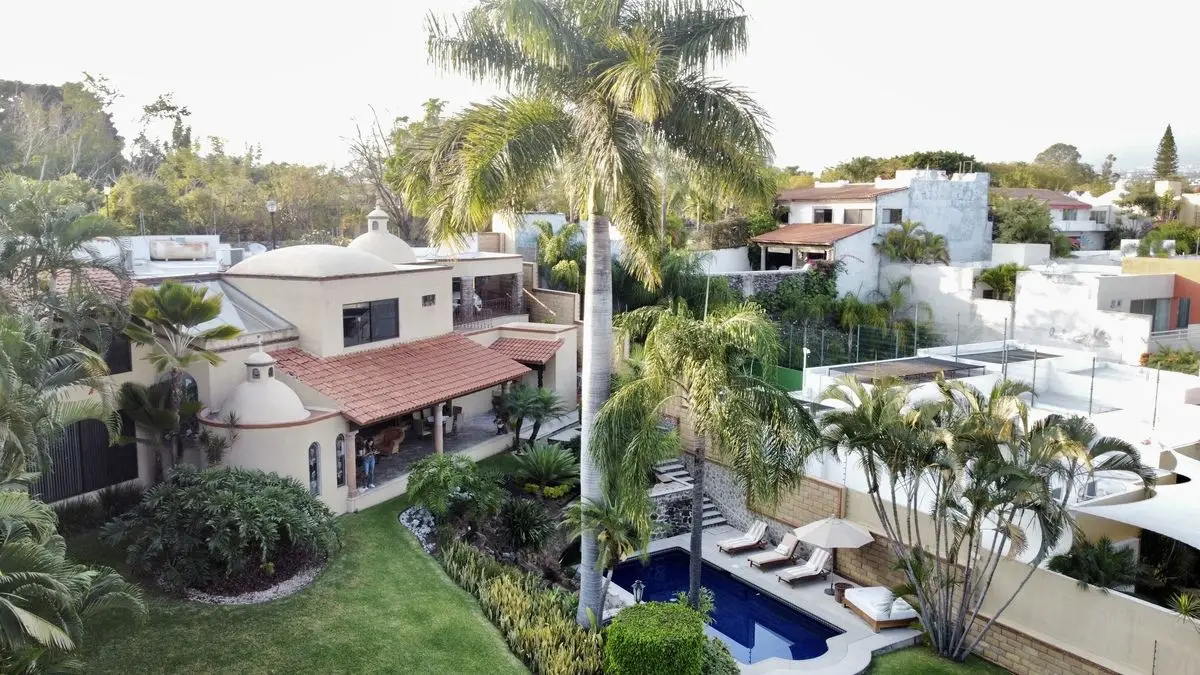 Residencia en Fraccionamiento Parques Sumiya con Vigilancia