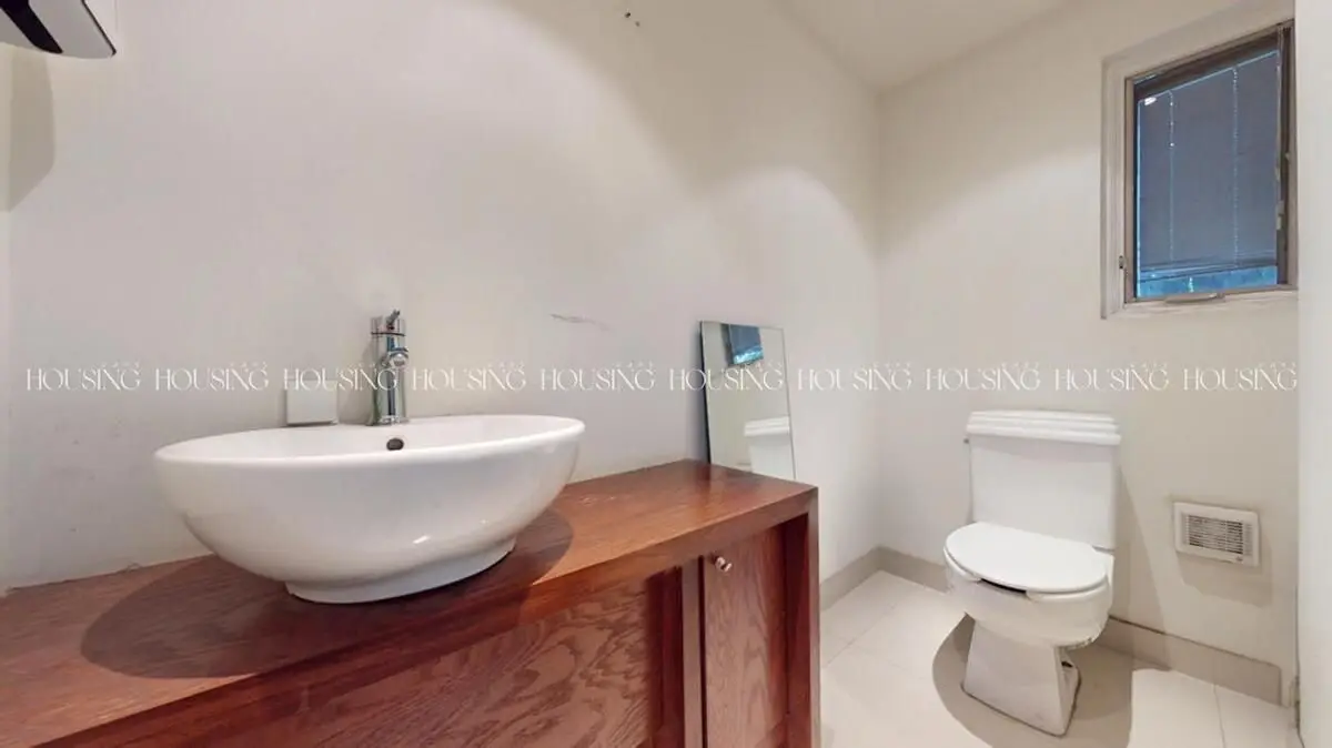 Casa-Oficinas en Venta Frente a Parque en Zona San Felipe — foto 2