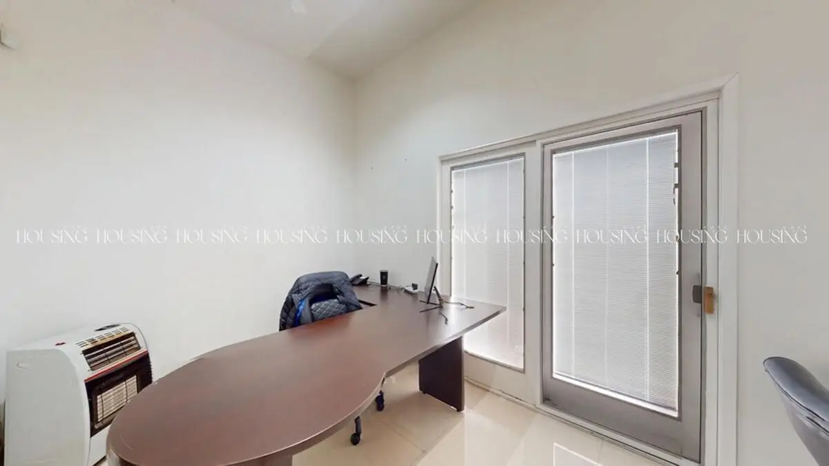 Casa-Oficinas en Venta Frente a Parque en Zona San Felipe — foto 3