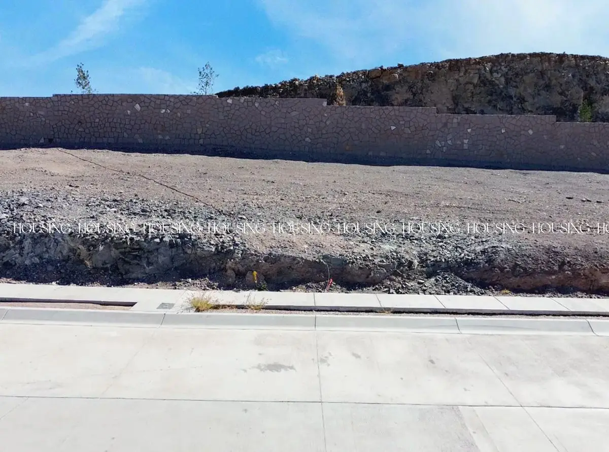 Terreno en Venta en Vistas de San Charbel Frente a Área Verde con Vista Perfecta — foto 5