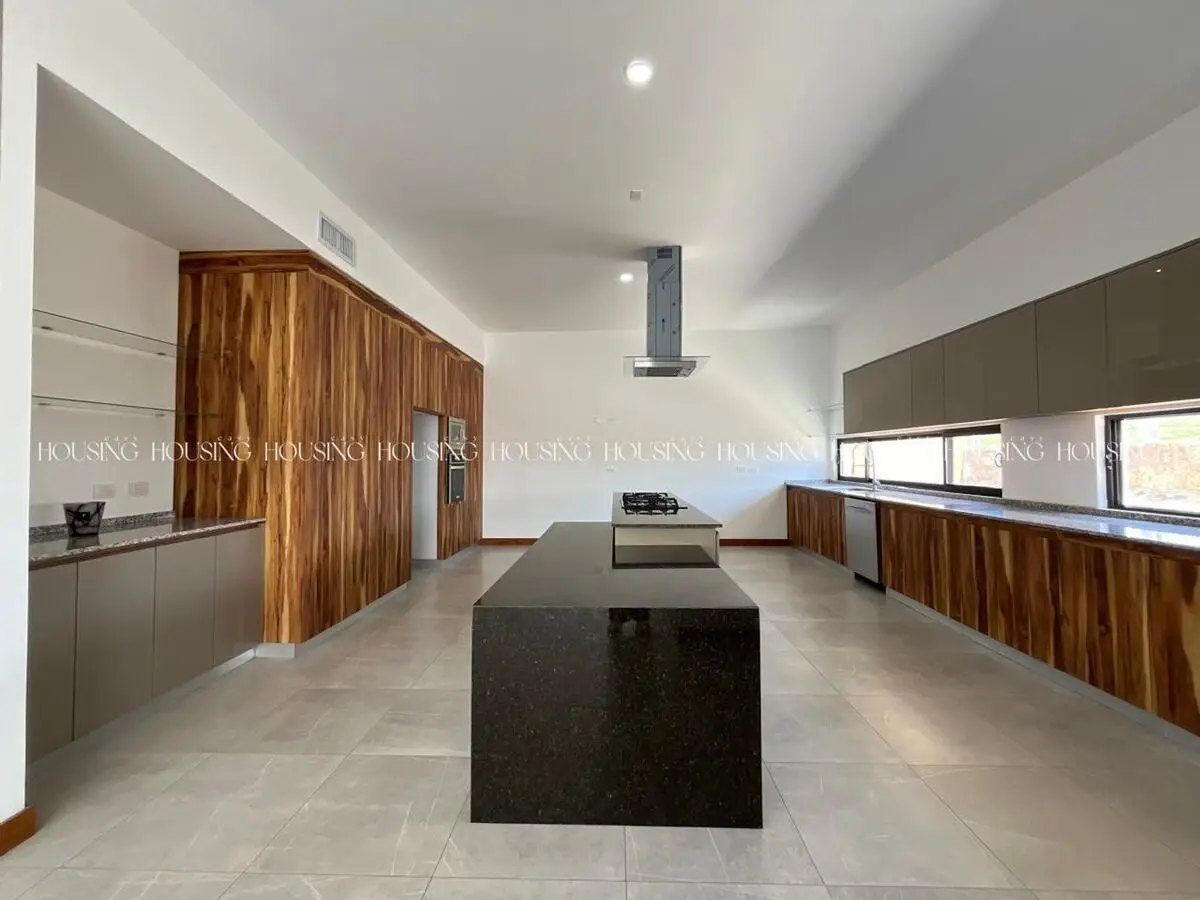 Casa en Venta en Zona Azenzo-Fashion Mall Frente a Parque con Recámara en Pb — foto 4