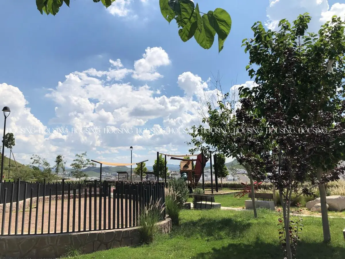 Terreno Plano en Venta Frente a Parque en Cumbres Dominion — foto 2