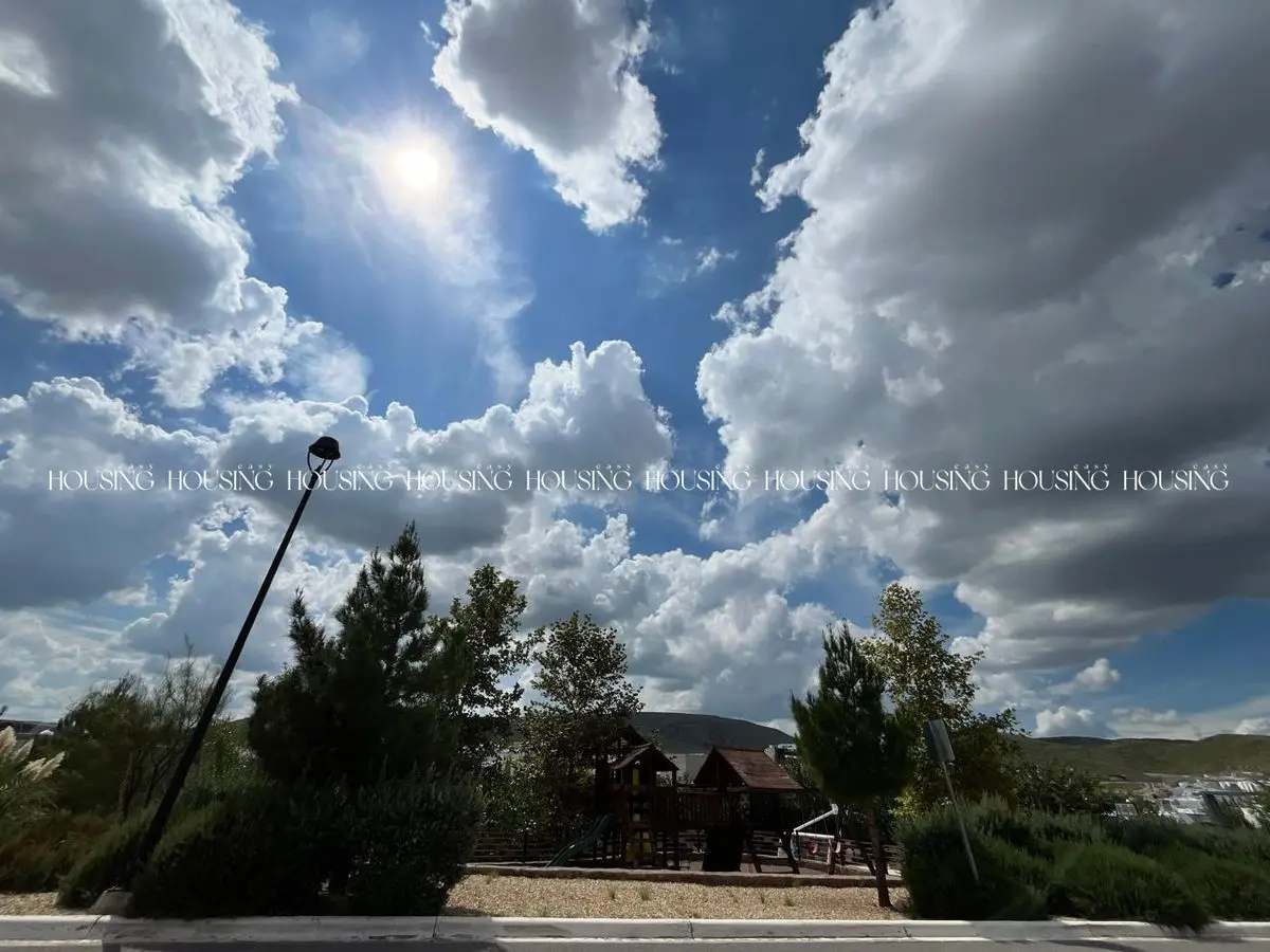 Terreno Plano en Venta Frente a Parque en Cumbres Dominion — foto 3
