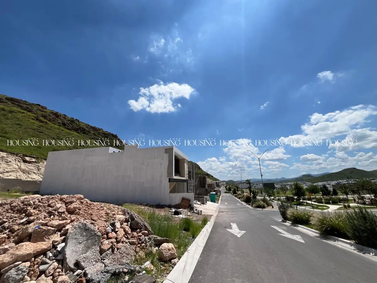 Terreno Plano en Venta Contra Esquina de Parque en Cumbres Dominion — foto 2