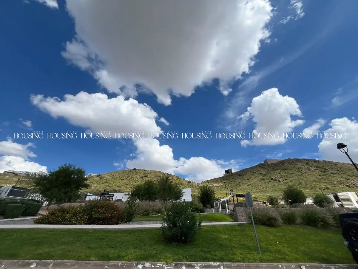 Terreno Plano en Venta Contra Esquina de Parque en Cumbres Dominion — foto 3