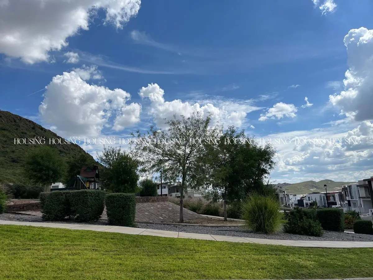 Terreno Plano en Venta Contra Esquina de Parque en Cumbres Dominion — foto 4