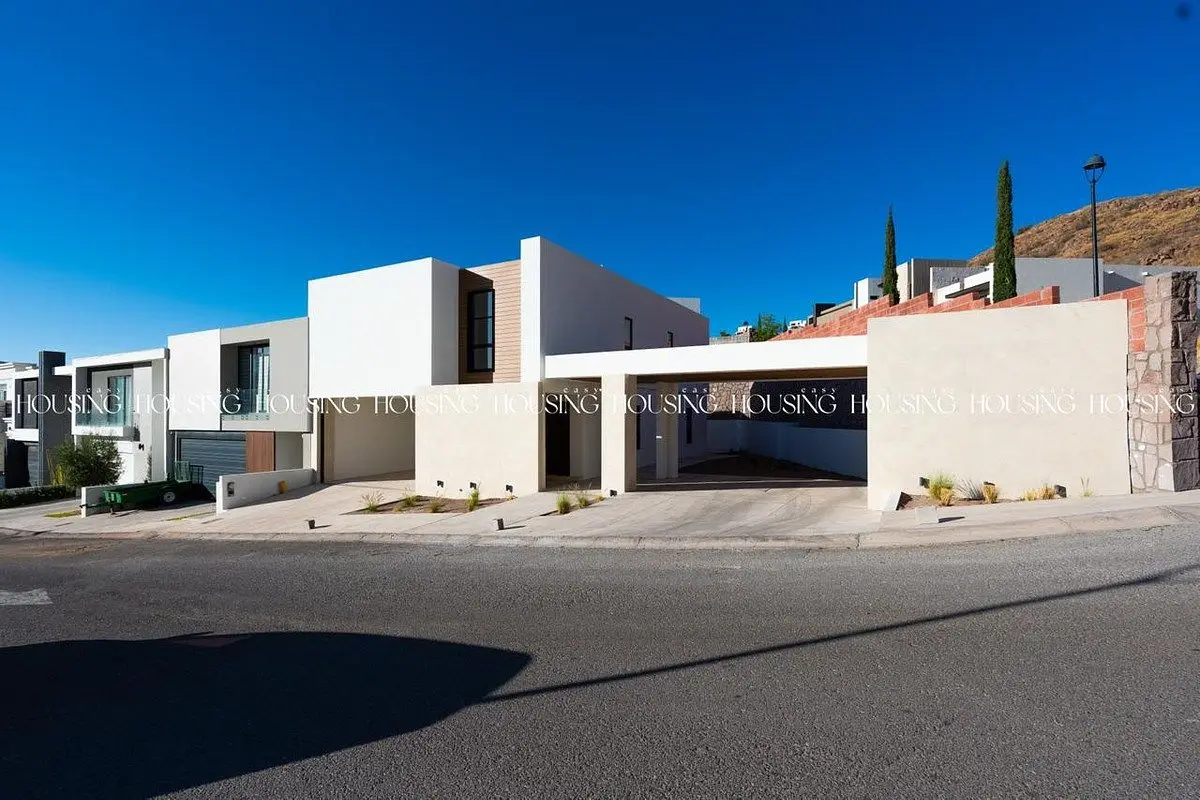 Casa en Venta en Valle Escondido con 4 Recámaras, una en Planta Baja — foto 2