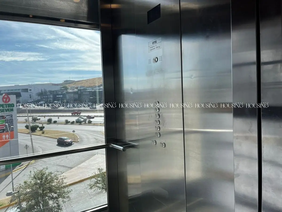 Local en Esquina con Terraza en Venta en High Square — foto 5