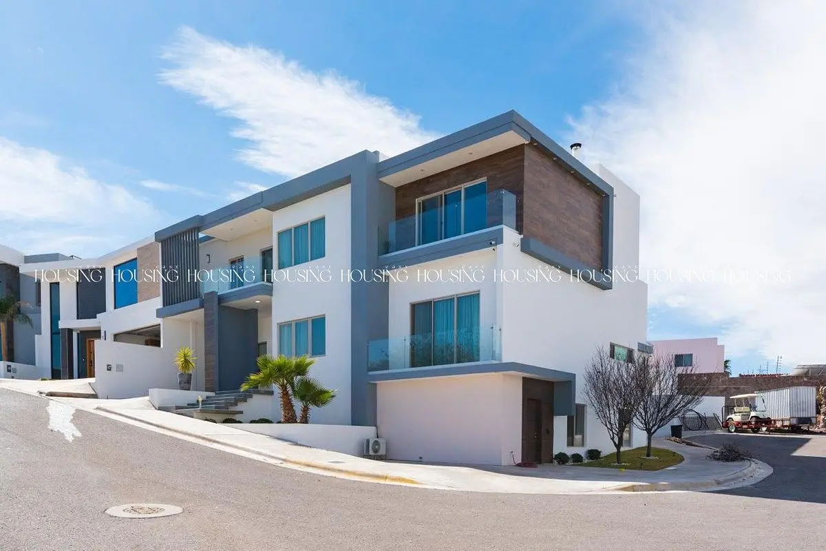 Casa en Venta en Vistas de las Lomas en Esquina con Alberca y Paneles Solare — foto 2