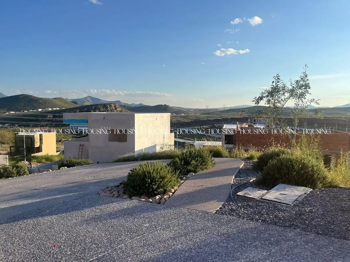 Terreno en Venta en Altozano con Colindancia Posterior a Área Jardinada — foto 2