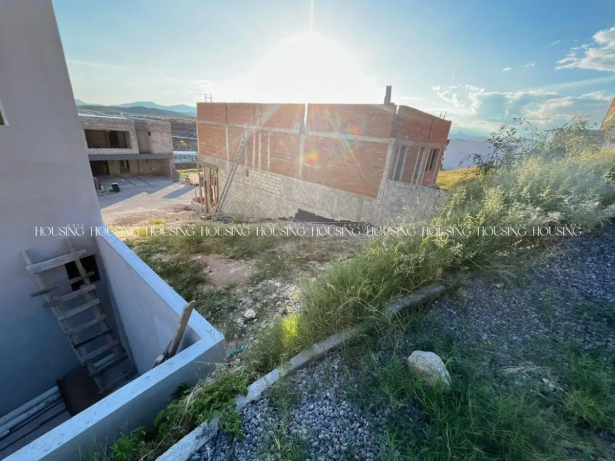 Terreno en Venta en Altozano con Colindancia Posterior a Área Jardinada — foto 3