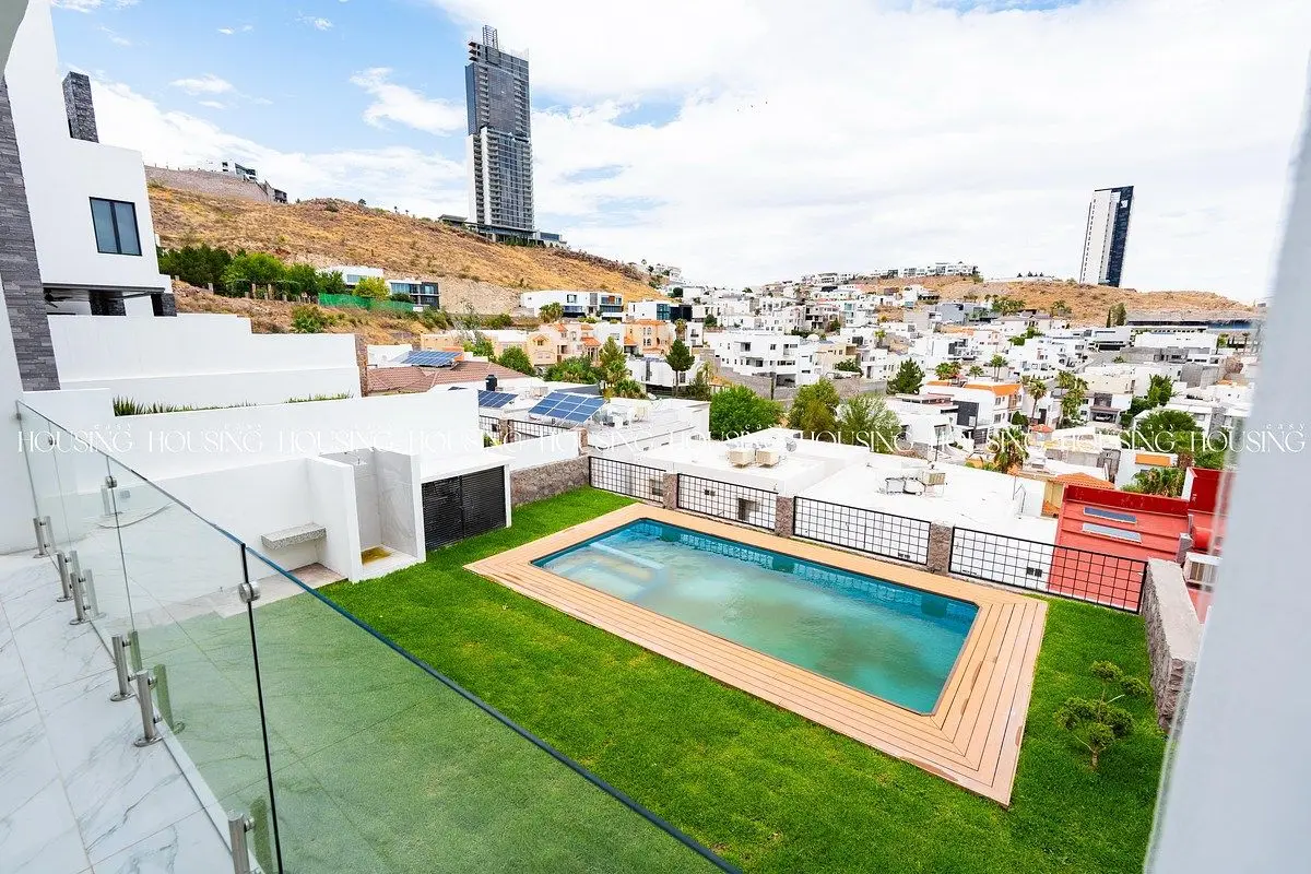 Residencia de 3 Niveles en Venta con Alberca y 4 Recámaras, una Recámara en Pb — foto 11