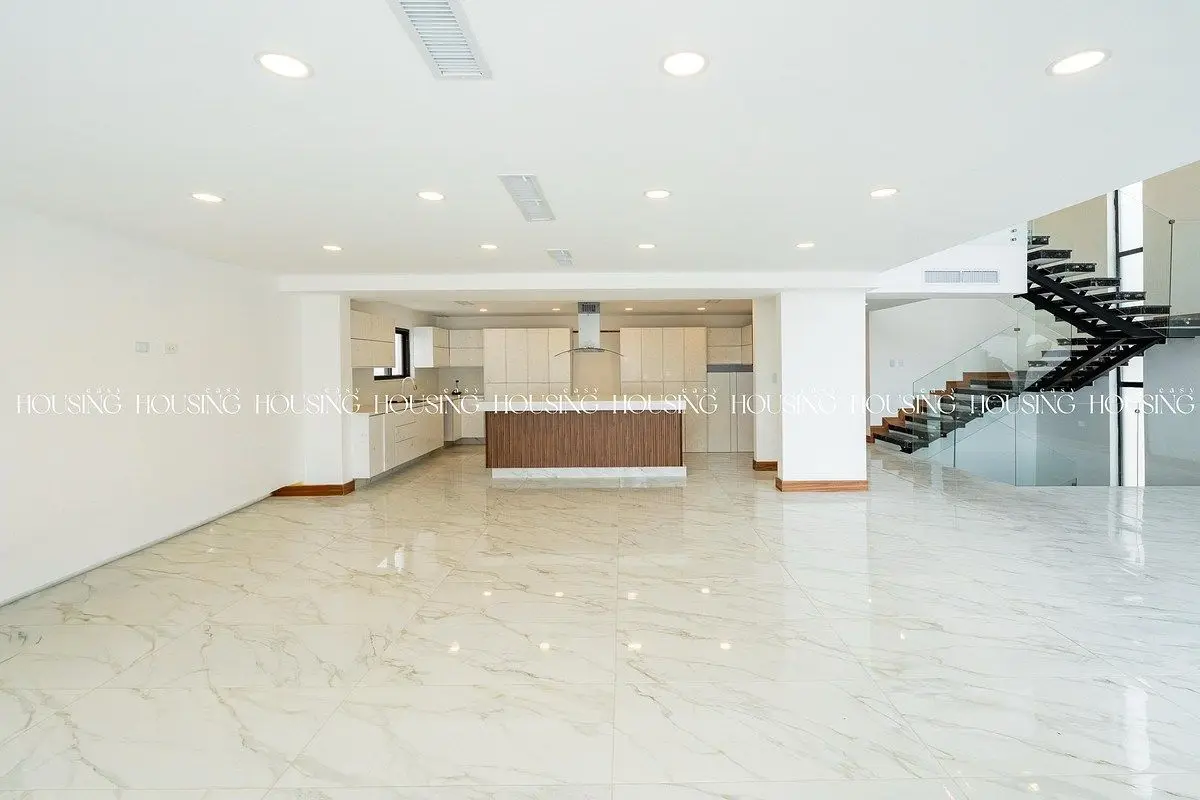Residencia de 3 Niveles en Venta con Alberca y 4 Recámaras, una Recámara en Pb — foto 5