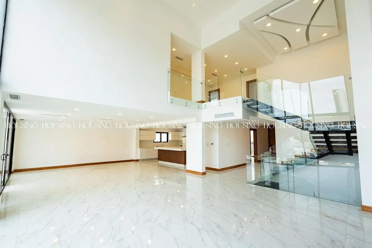 Residencia de 3 Niveles en Venta con Alberca y 4 Recámaras, una Recámara en Pb — foto 7