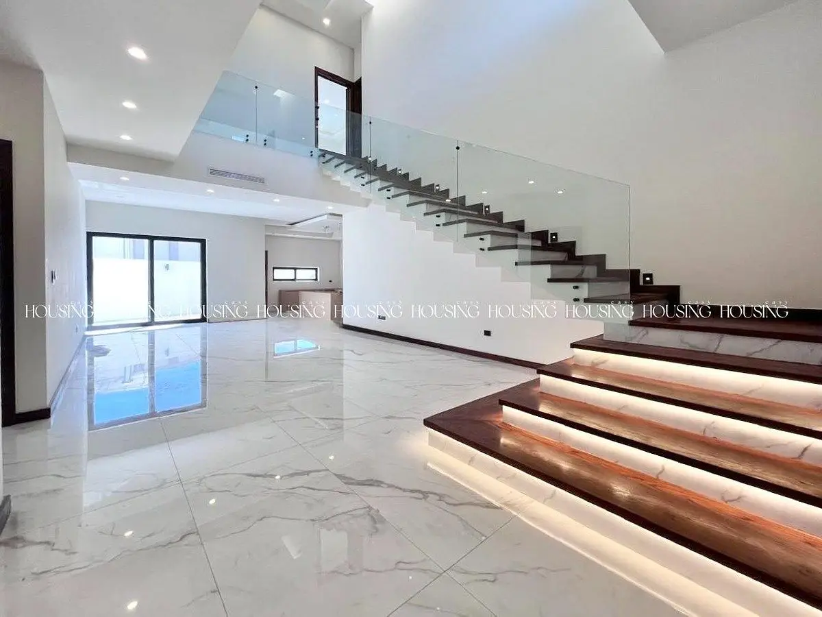 Residencia en Venta Frente a Parque con Oficina y Cuarto de Servicio — foto 2