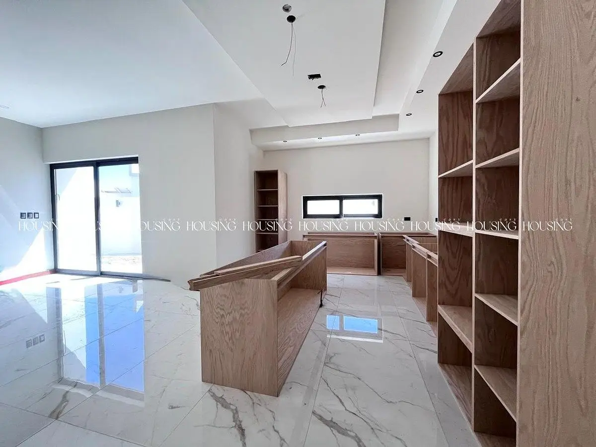 Residencia en Venta Frente a Parque con Oficina y Cuarto de Servicio — foto 4