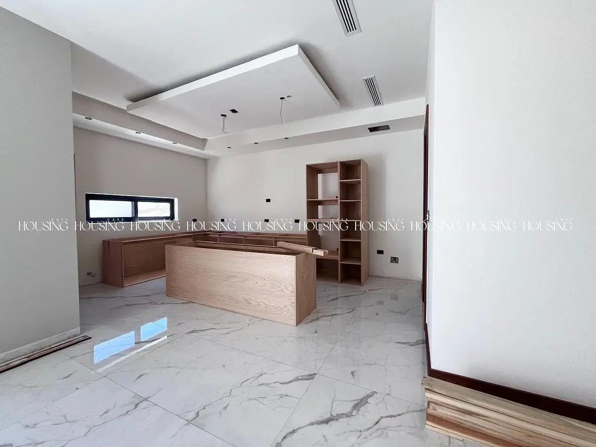 Residencia en Venta Frente a Parque con Oficina y Cuarto de Servicio — foto 5