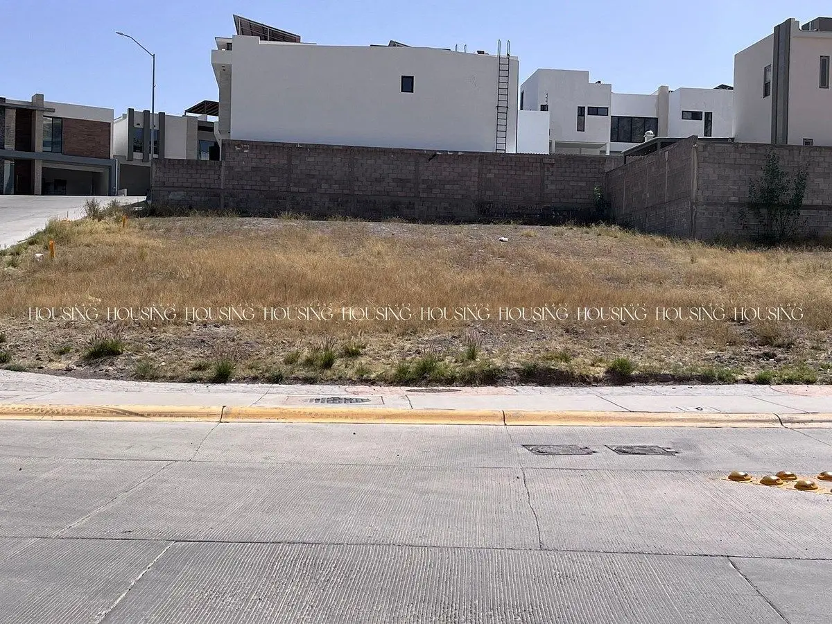 Terreno Plano Frente a Parque en Venta en Zona Cantera — foto 2