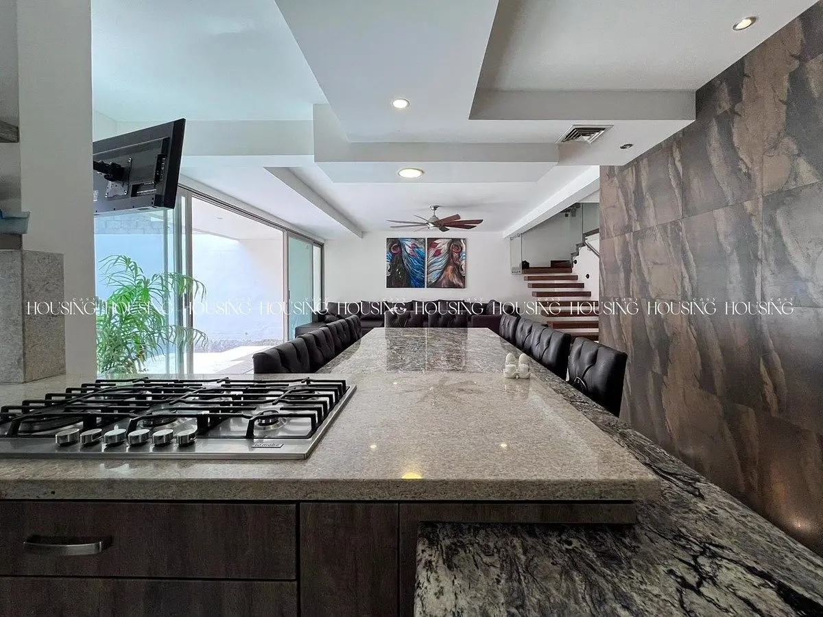 Casa en Venta en Zona Pedregal con 5 Recámaras y Alberca — foto 2