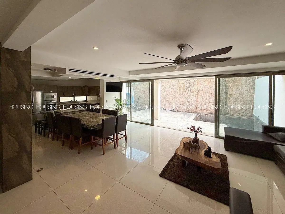 Casa en Venta en Zona Pedregal con 5 Recámaras y Alberca — foto 3