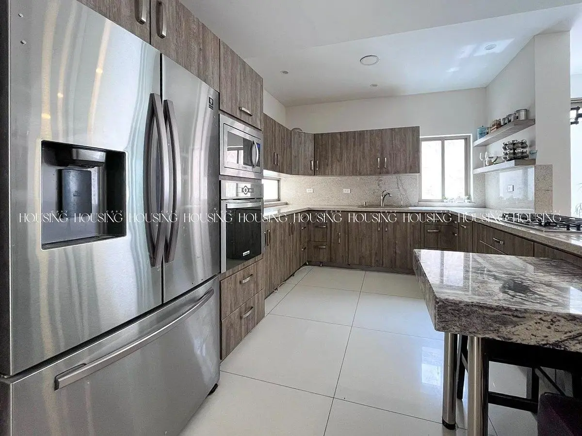 Casa en Venta en Zona Pedregal con 5 Recámaras y Alberca — foto 6