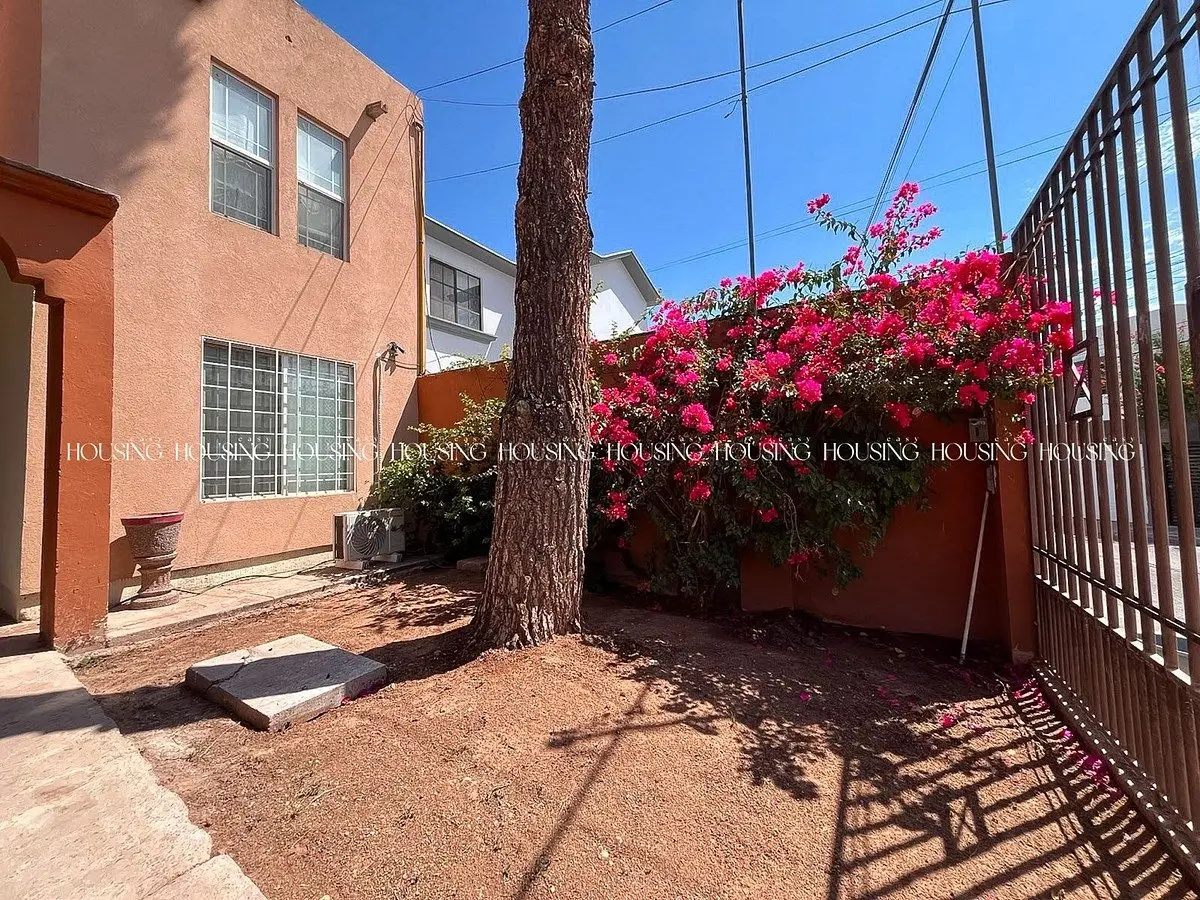 Casa en Bahías con Vestidor y Tina en Recámara Principal en Venta — foto 3