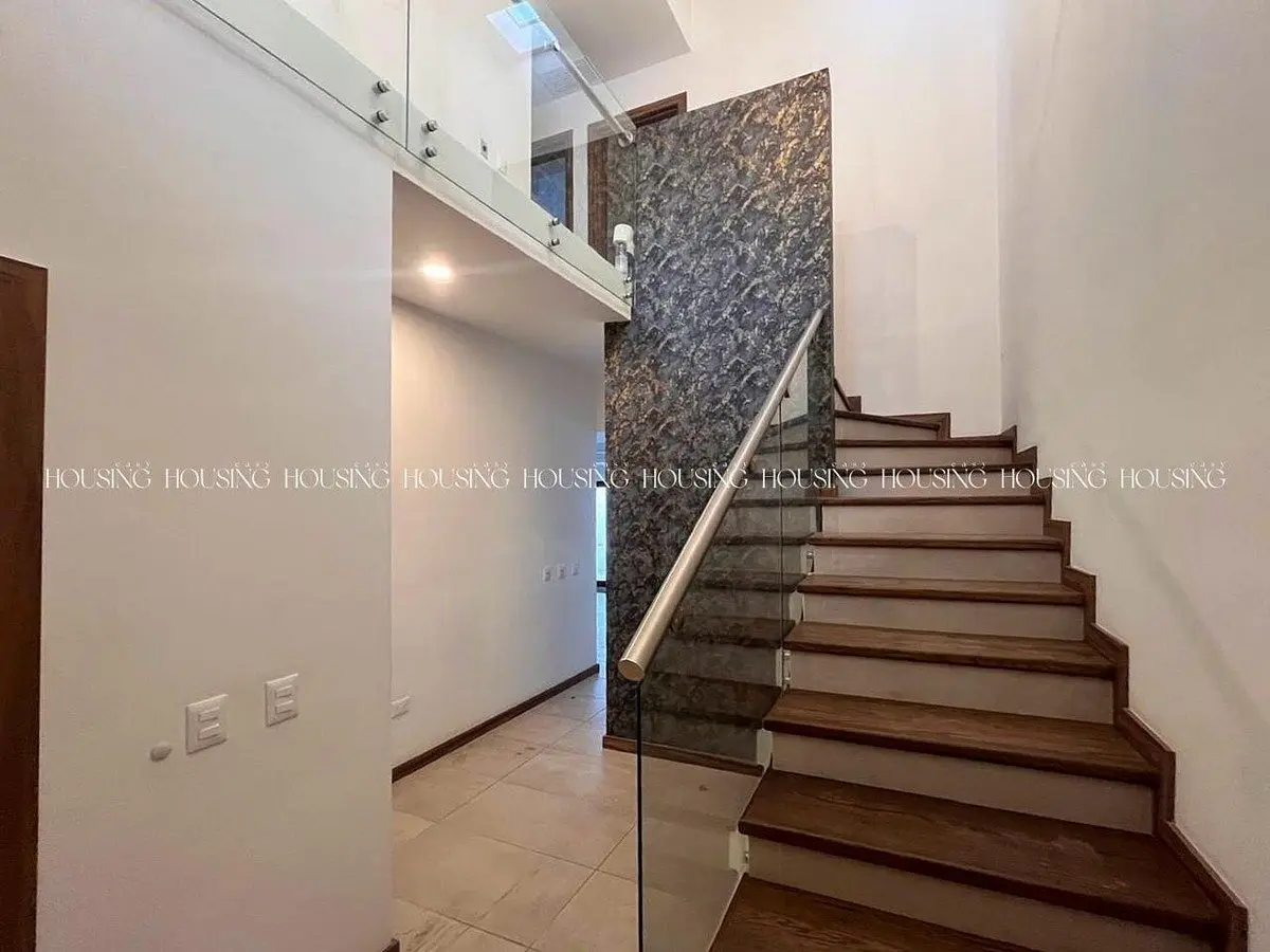 Casa en Venta Junto a Parque Sin Vecino al Frente en Zona Valle Escondido — foto 3