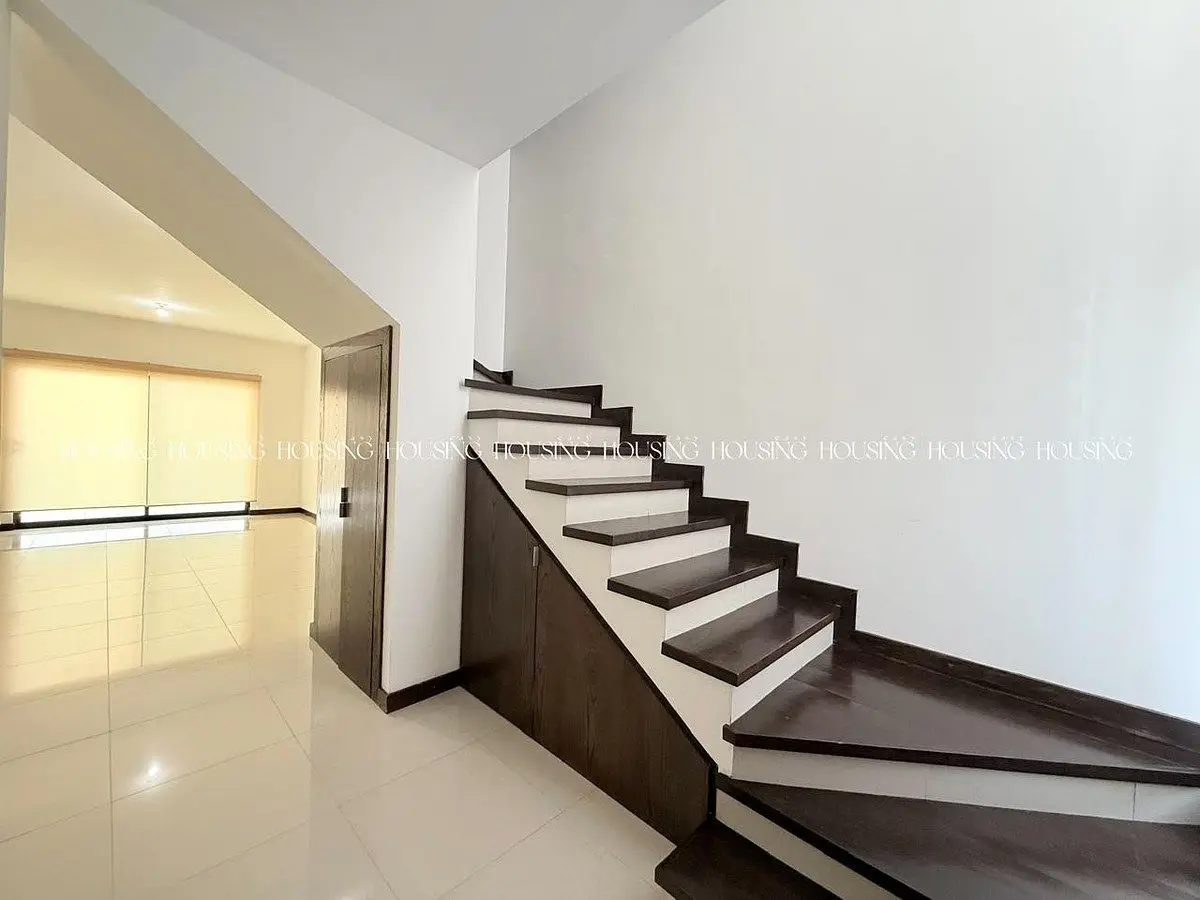 Casa en Renta con Oficina en Valle Escondido — foto 2
