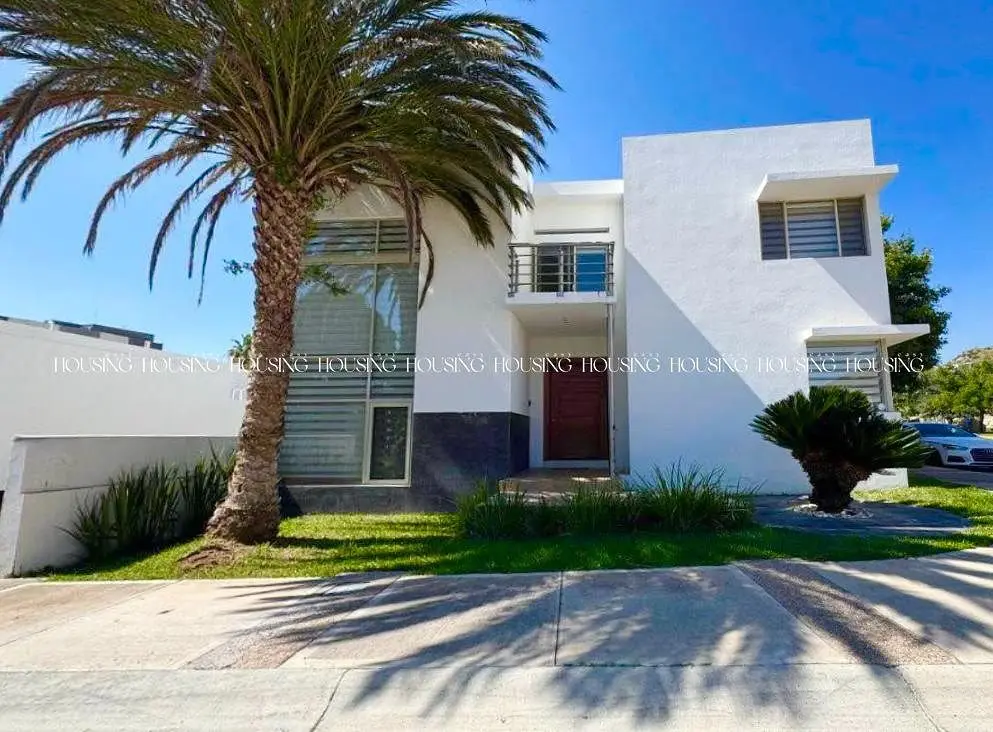 Casa en Renta Frente a Parque en Zona Cantera