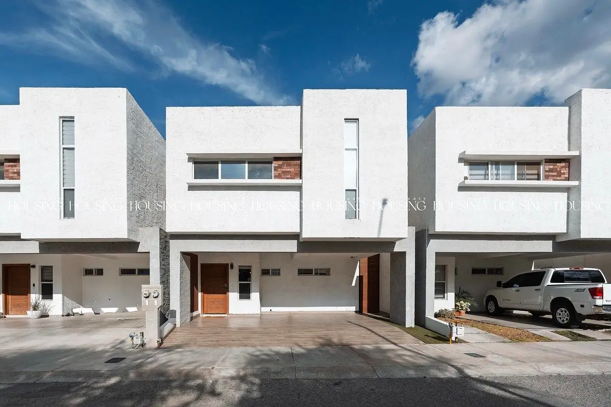 Casa en Venta en Valle Escondido Frente a Parque